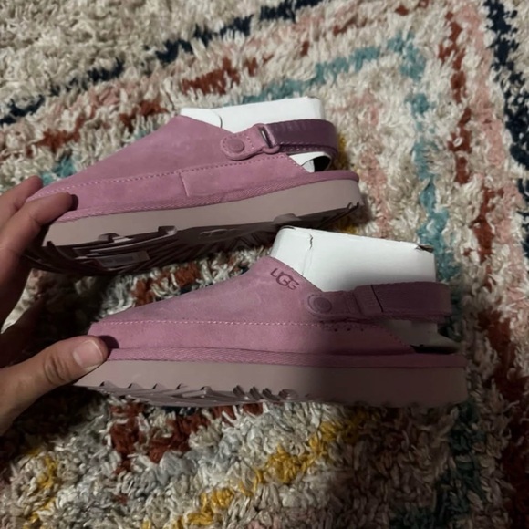 UGG - Picture 3 of 5